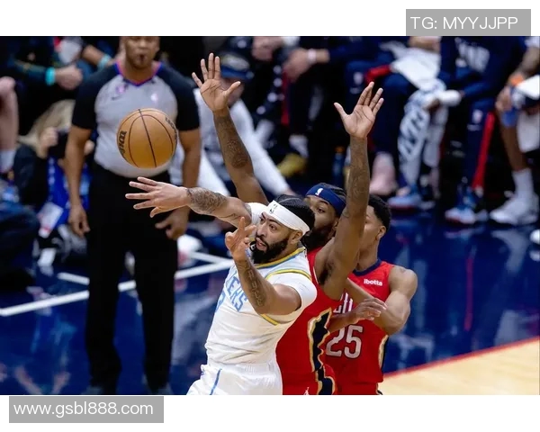 戴维斯在对阵鹈鹕的比赛中狂砍41分展现超强实力引发热议